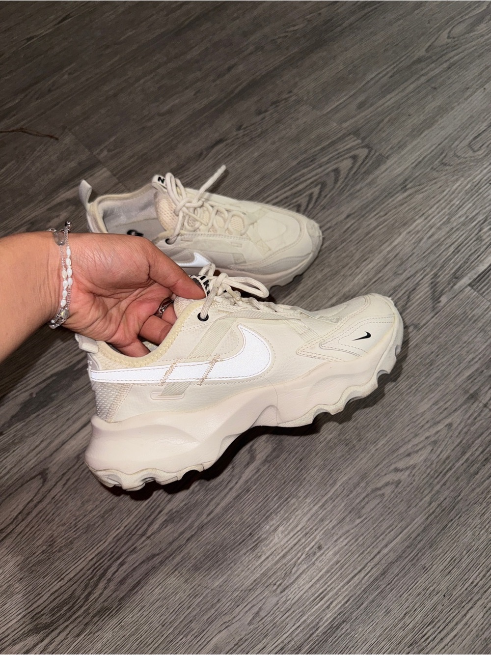 Nike TC 7900 Sneakers – Sail/Cream – Women’s US6.5 / EU37.5
